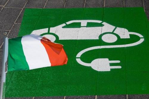 ایتالیا خودروی برقی می سازد