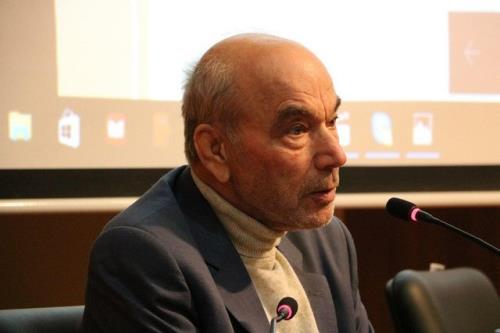 دانشمندان می توانند گفتگو کنند نه سیاستمداران