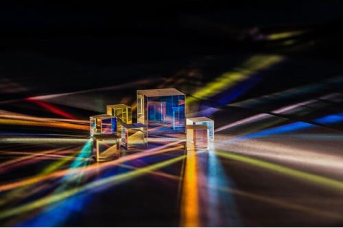 بررسی اولویت های فناورانه در حوزه اپتیک و فتونیک