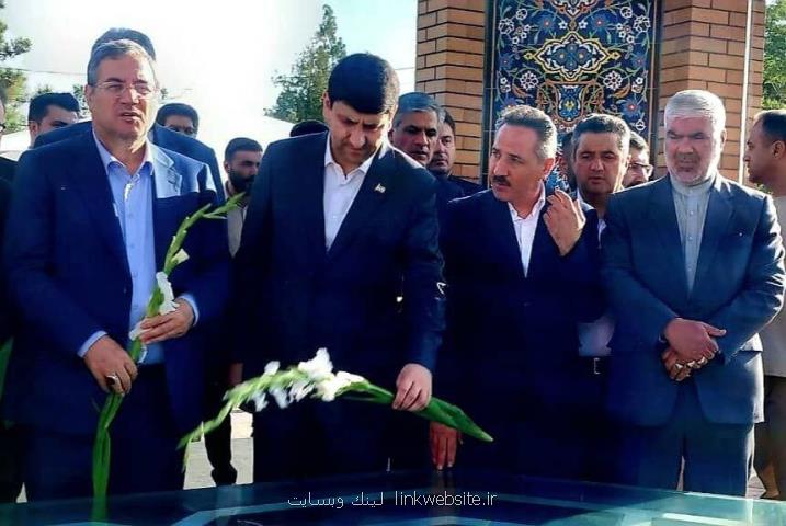 ادای احترام وزیر ارتباطات به شهدای ارومیه
